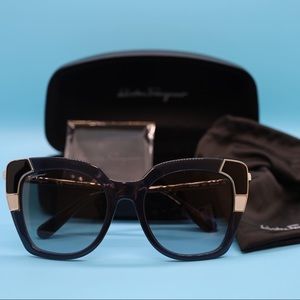 Salvatore Ferragamo SF889S